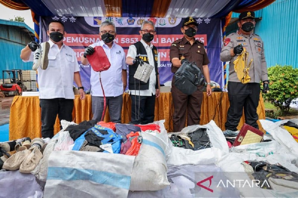 Indef Peringatkan Ancaman Mafia Impor Baju Bekas Lintas Negara